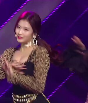 Twice - Sana , Jihyo & Dahyun