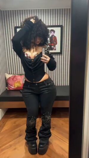 Hips Don't Lie 19honeysuckle Big Tits