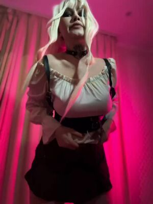 Upskirt Tease Ass Blonde Curvy Fansly