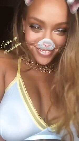 Rihanna Big Titties Jiggling