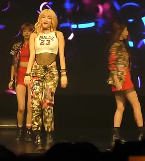 Twice - Momo