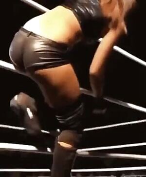 Dakota Kai jiggle