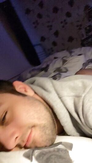 Come to bed baby, I'm waiting... 😏🙈