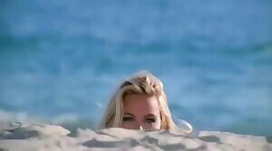 Super 🔥 Pamela Anderson in Baywatch with that slimeball photographer with the cheese ball accent