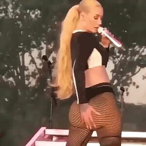 Iggy Azaleas juicy ass