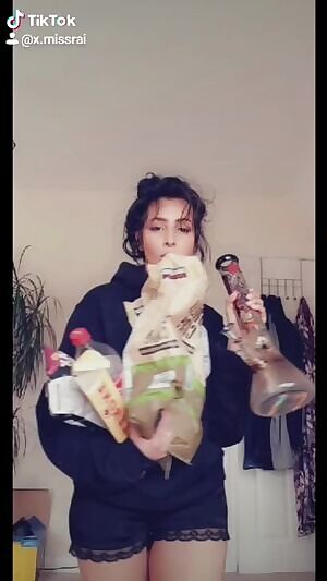 Stoner girls do it best..