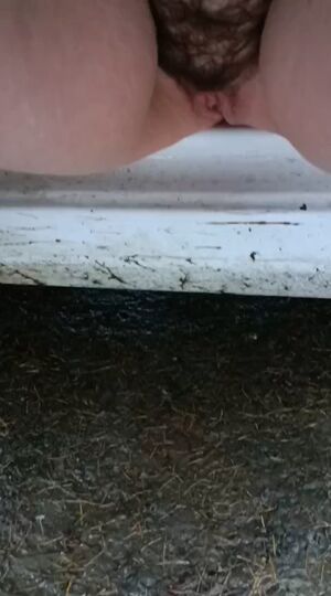 Girls Peeing/Pissing💦 Fansly Golden Shower Hairy Pussy