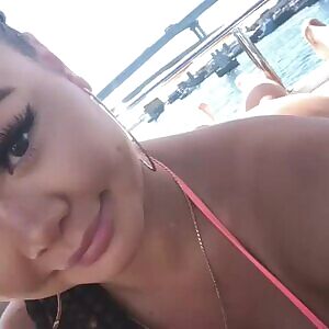 Jessica Sunok’s juicy booty