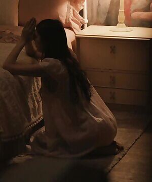 Nell Tiger Free in Servant