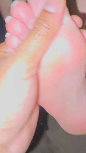 Foot Queen BareFootMilf Feet Latina Soles