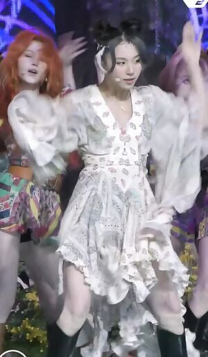 TWICE - Chaeyoung & Tzuyu