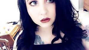 Big eyes and big boobies 😍