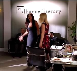 Sofia Vergara jiggling in cleavage