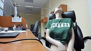 Cam Girl Likes To Go Hard On Her Self