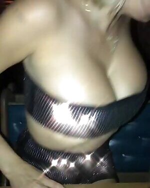 Busty: Caroline Vreeland