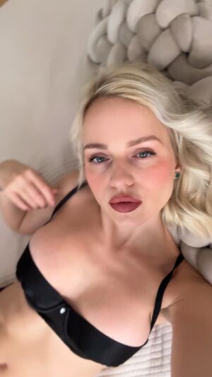 Beautiful Navels Amateur Big Tits Boobs