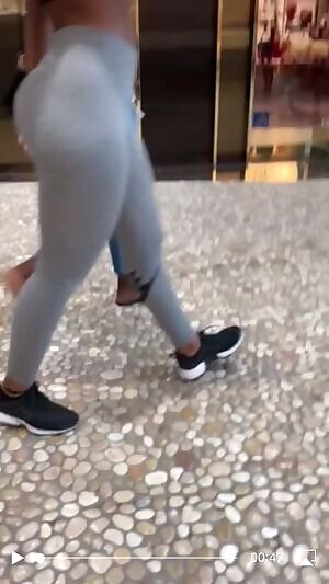 Insane athletic booty body babe