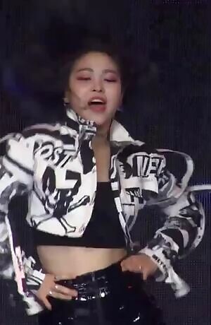 ITZY - Ryujin & Yeji