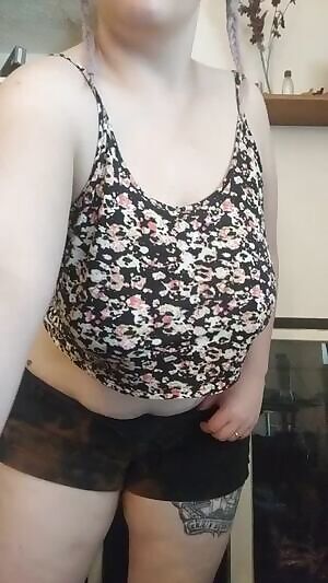 I'm loving the curve from my hips to my waist to my chest. Starting to see the hourglass coming back!