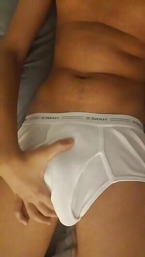 Making my bulge more revealing for you guys ;).