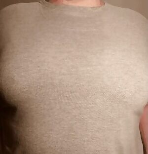 Representing for all my fellow lil tittied plus size girls, we're hot too 😜🙌