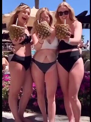 Hot blondes in Cabo