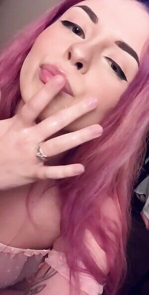 Sometimes I wonder why I even put makeup on for these >.>