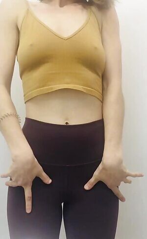 Good Monday! I wish it’s easier to get out of bed with my hard nipples 🤫😘