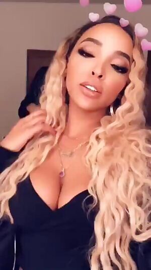 Who wants to suck on Tinashe’s chest while she tugs us?