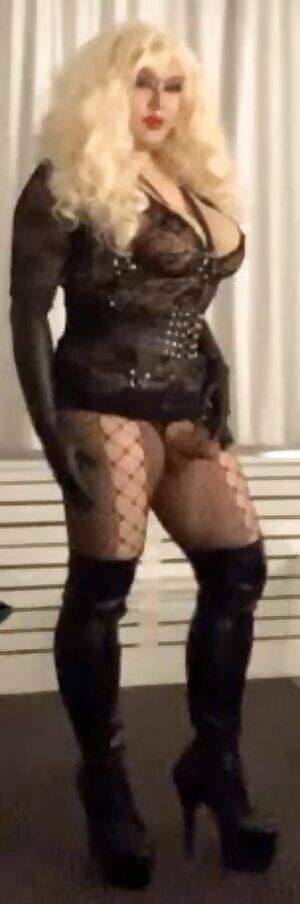 Feeling curvy and delicious