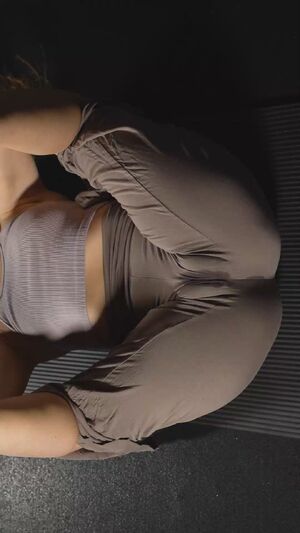 Leg Wrap Amateur Ass Big Tits