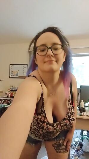 It's way too hot outside for either of us to be wearing clothes. 2Cam+Kik4later + I'm very friendly!