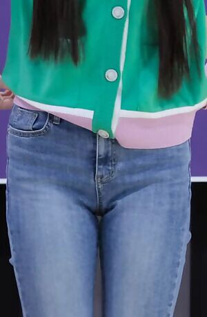 Everglow - Yiren in Blue Jeans