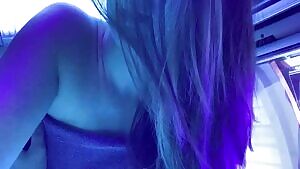 Kisses from the tanning bed! 💋