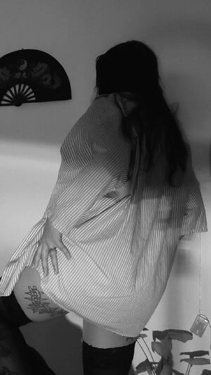 Upskirt Tease Curvy Teasing