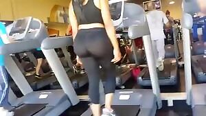BIG booty on the treadmill