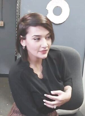 Geo adjusting her Big Titty