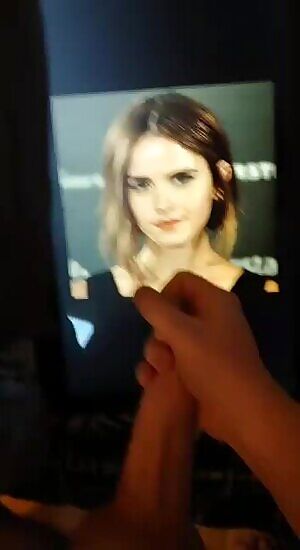 Feeding my bud until he cum all over Emma Watson, I want to feed buds and watch them jerk off and tribute Emma Watson pics, I have a good selection of pics, second screen required, add hertsgirls on kik