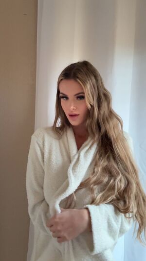 Hottest bimbo in town