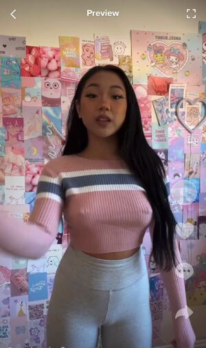 Girls Peeing/Pissing💦 Boobs Cute Pussy