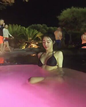 Crayon pop ellin bikini