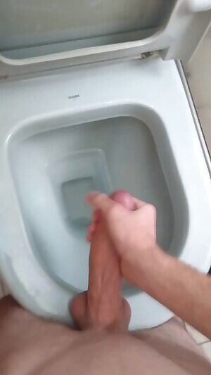 I end up masturbating every time I stop to take some pics, the little guy is exhausted.