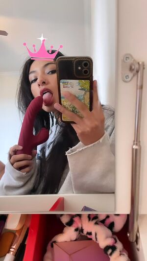 OnlyFans FEMDOM Amateur Cute Mirror Selfie