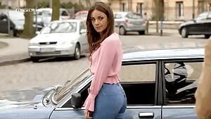 Janina Uhse zeigt sich sexy