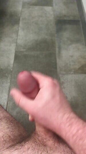 Who wants this thick cum?😏