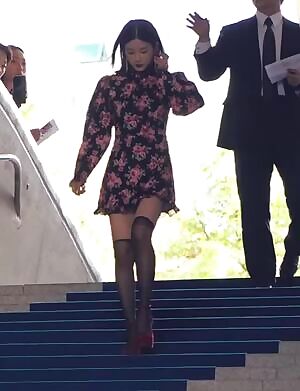 Apink - Chorong is a Stair Master