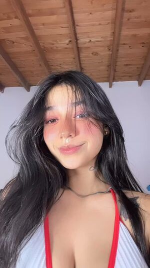 Bare Face Amateur Babe Big Tits