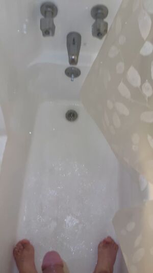 Male Pissing Amateur Cock Golden Shower