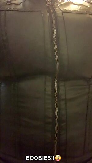 Tight coat, tiny hands🤗