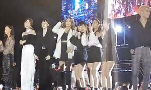 Letting the girlfriend do all the work.